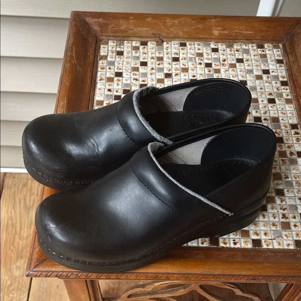 Dansko Clogs, good shape other than the frayed inside please see pictures size39